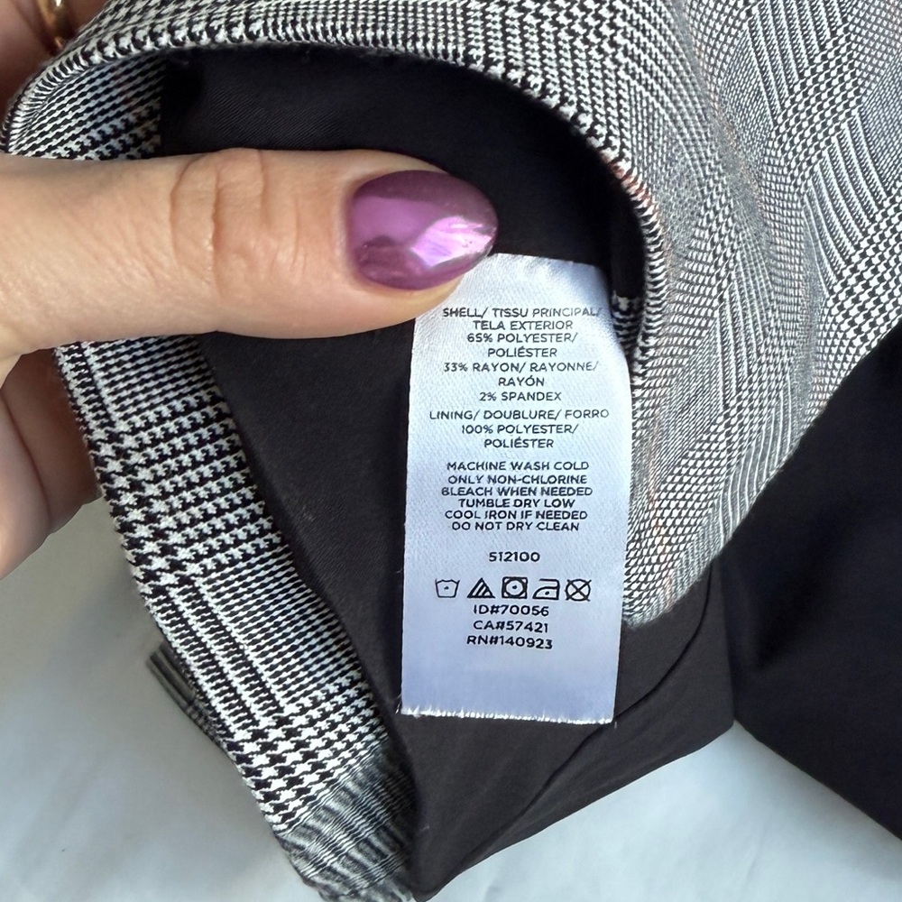 Black and white plaid blazer by LOFT size 6 - Picture 5 of 8